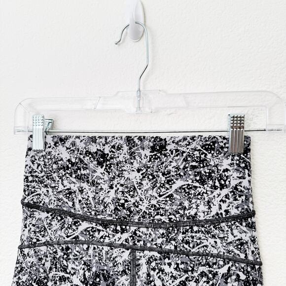 [Lululemon] In Movement Shorts Everlux Paint Splash Black Silver Drop Workout 4 - Picture 4 of 12